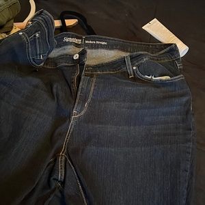 Levi Strauss modern straight jeans. Size 22. Stretchy